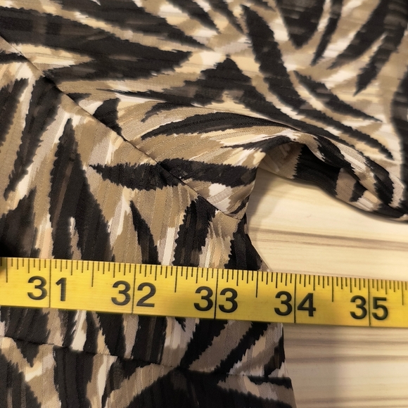 Maggie Barnes Blouse Sz 5X Semi Sheer Abstract Leaf Square Neck 3/4 Sleeve - Picture 7 of 8